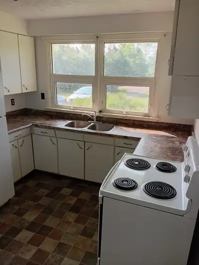 simple 2 bedroom house in Pleasant Grove located in the LM school district 1700 per month with a 850...