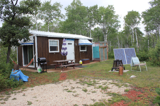 Blue Owl Tiny House Experience in Manitoba