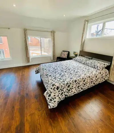 Large bright room with private bathroom ， Little Italy