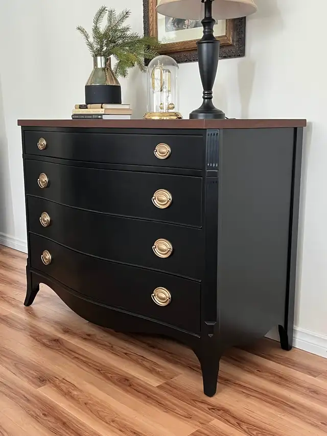 Gorgeous Mahogany Dresser (Refinished) in Dressers & Wardrobes in St. Catharines - Image 6