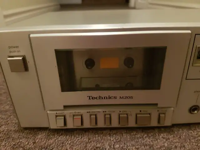 Technics RS-M205 2 Heads Stereo Cassette Tape deck for sale in Stereo Systems & Home Theatre in Markham / York Region - Image 4