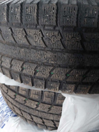 3 pneus hiver Toyo Observe GSi-5 245/70R17 110S