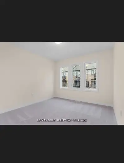 Room for rent (including utilities) available from October 1st, 2025 in a brand new townhouse in Cam...