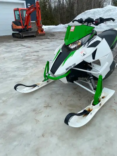 2015 Arctic cat XF8000 4643 miles in good condition studded track, comes with 2 windshields, tunnel...