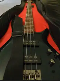 Ibanez SR300E Bass Guitar MINT