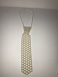 RARE UNIQUE GIRL BOSS PEARL TIE NECKLACE ONE OF A KIND