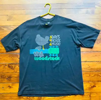 [RARE] WOODSTOCK T-Shirt – Official Logo, View more