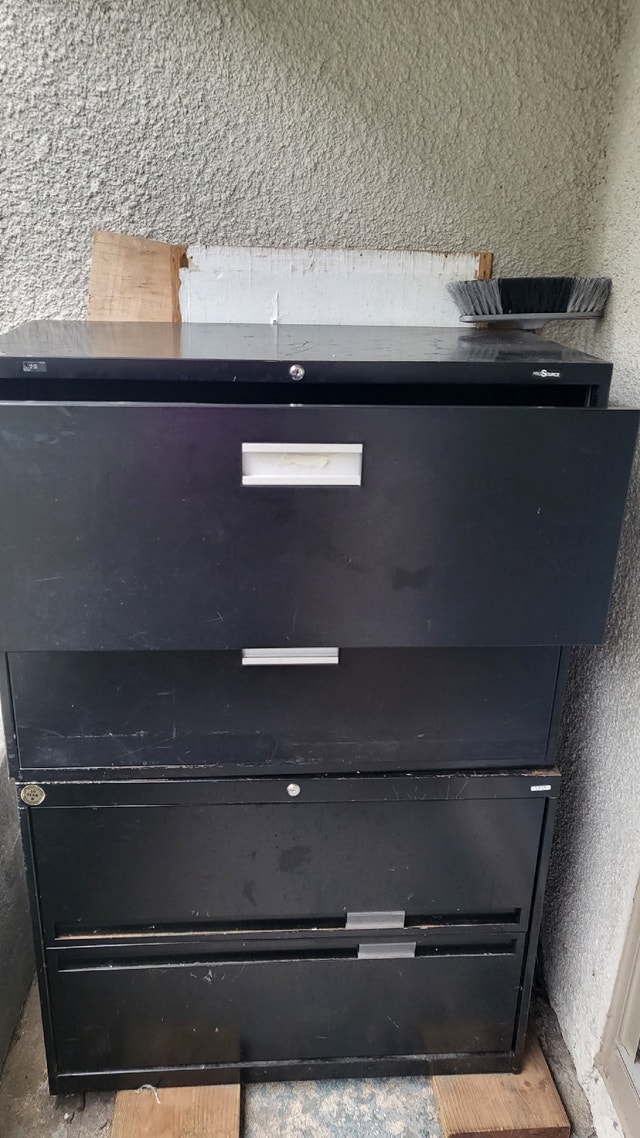 Meubles en métal à donner Objets gratuits Longueuil/Rive Sud Kijiji