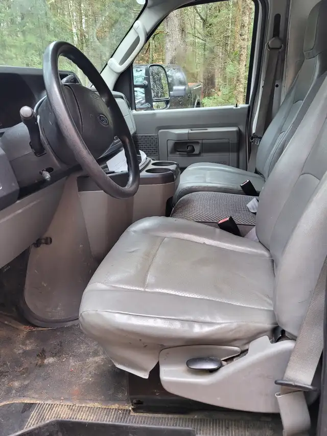 2010 Ford E-450 Cub van569252809561886724
