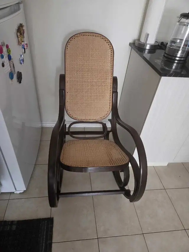 Rocking Chair in Chairs & Recliners in City of Toronto - Image 5