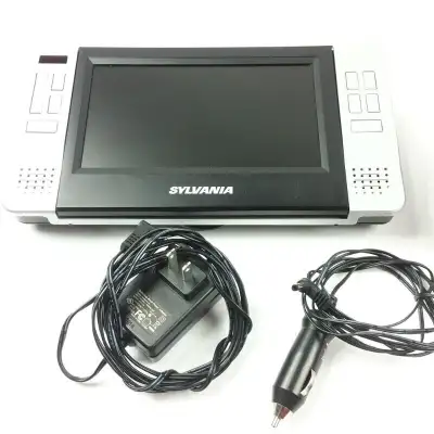 À VENDRE LECTEUR DVD PORTATIF SYLVANIA SDVD8727. DEUX ÉCRANS DE 7 POUCES.