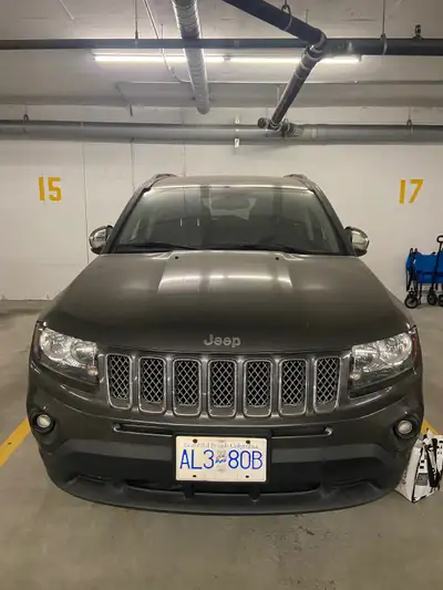 - 2015 Jeep Compass North Edition 4WD Chrome Line with leather interior, command start and fold down...