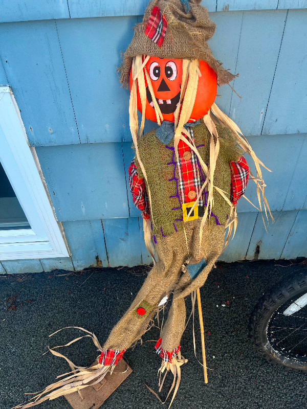 FREE outdoor fall scarecrow decoration in Free Stuff in City of Halifax