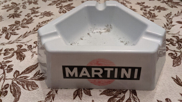 Vintage Martini Ashtray in Arts & Collectibles in Ottawa - Image 2