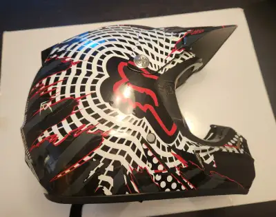 For sale is a like new rare hard to find graphics Fox Racing pilot V3 helmet no scratches or marks u...