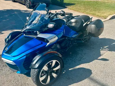 Magnifique Spyder F3-S 2017 automatique Moteur Rotax 1330 ACE 115 chevaux 36236 km Freins Brembo Bea...