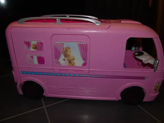 Barbie camper, camping-car, campeur, caravane, roulotte in Toys & Games in City of Montréal - Image 6