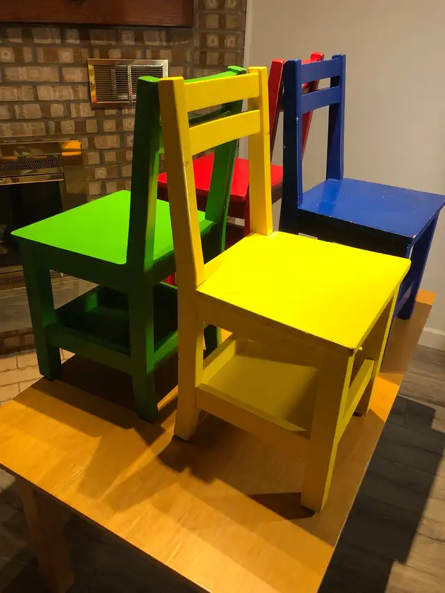 Table et 4 chaises pour enfants in Multi-item in City of Montréal - Image 3