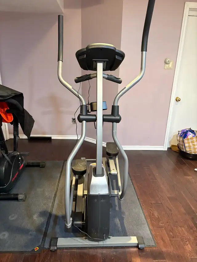 treadmill  in Exercise Equipment in Ottawa - Image 3