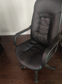 Sturdy Adjustable Office Chair with Wheels and Back Rest