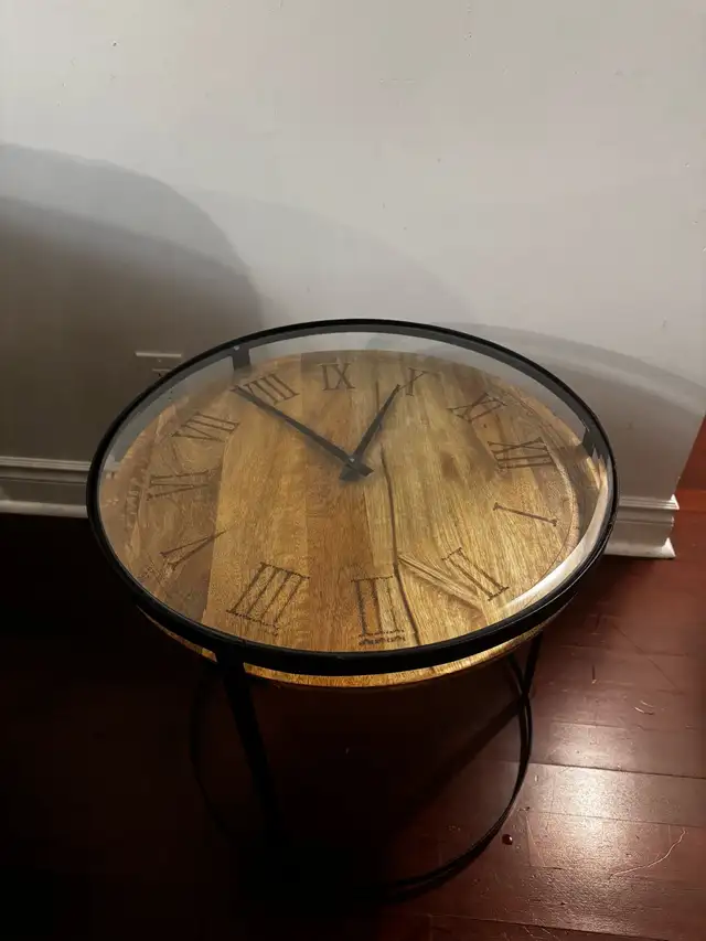Clock Accent Table