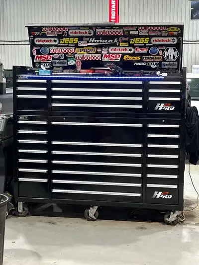 Selling my toolbox as I am changing bays at work and this will not fit in my new bay. Box is very ru...