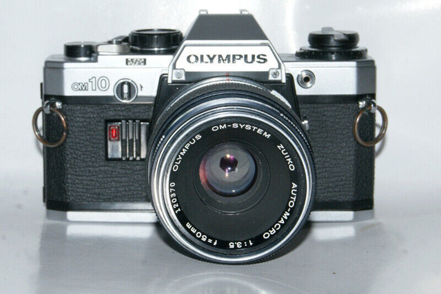 * Olympus OM10 with 50mm f3.5 lens in Cameras & Camcorders in City of Toronto - Image 2