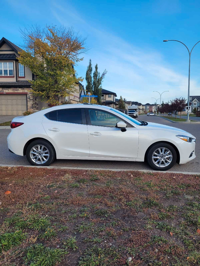 2017 Mazda3 Sport - 87kms in Cars & Trucks in Calgary - Image 2