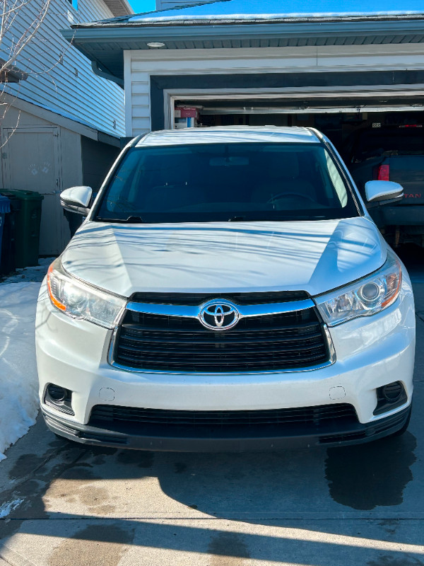 2016 TOYTA HIGHLANDER LE in Cars & Trucks in Calgary