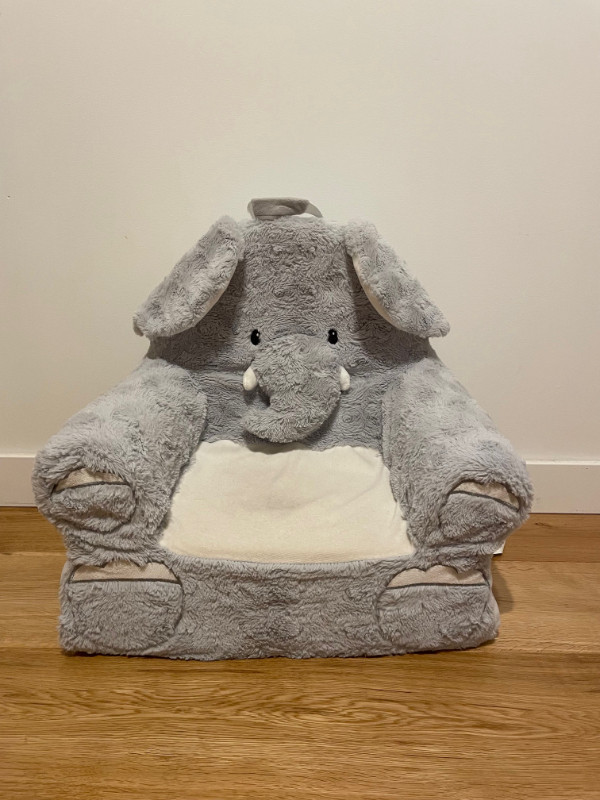 Soft Landing Sweet Seats Elephant Reading Chair in Toys in Belleville