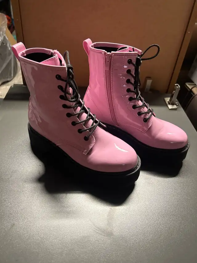 Steve madden Boots in Women's - Shoes in Hamilton - Image 2