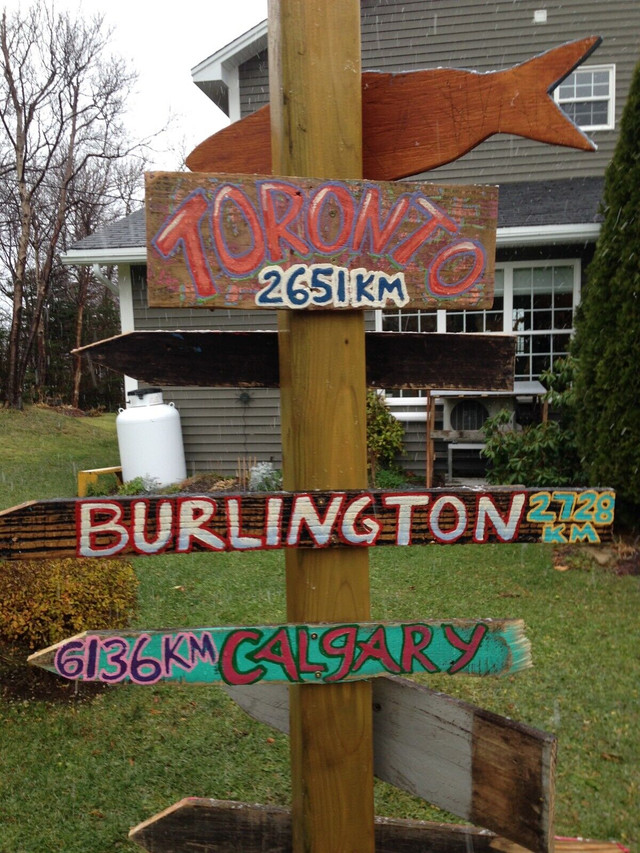 Custom made direction signs from Backyard Signs in Outdoor Décor in Oakville / Halton Region - Image 3