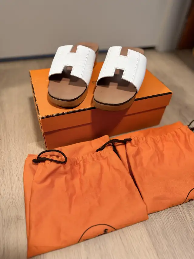 pre-loved vintage kabral sandal in Women's - Shoes in Norfolk County - Image 4