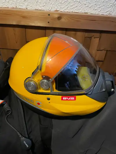 Skidoo BV2S helmet, size large, good condition, $150, Darryl in Saskatoon, 3062705798