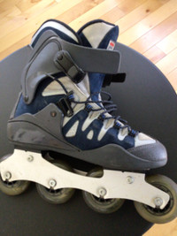 Mens and women’s roller blades and equipment / helmet