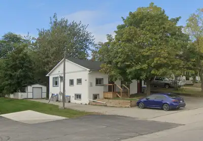 UPDATED APARTMENT RENTAL IN MITCHELL Come home to comfort at this quiet and quaint complex. - 2 Stor...