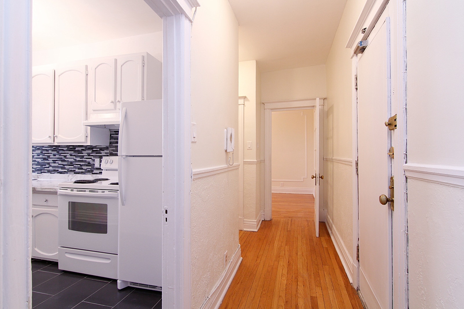 SUPERBE 4 1/2 DERNIER ÉTAGE ! NDG VILLA METRO, VILLAGE MONKLAND — photo 3