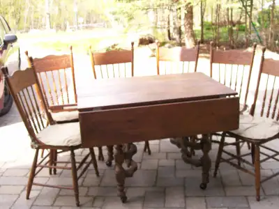 Ensemble de salle à manger québécois antique/dining set, View more