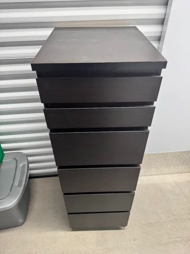 Tall Dresser in Dressers & Wardrobes in Mississauga / Peel Region - Image 2