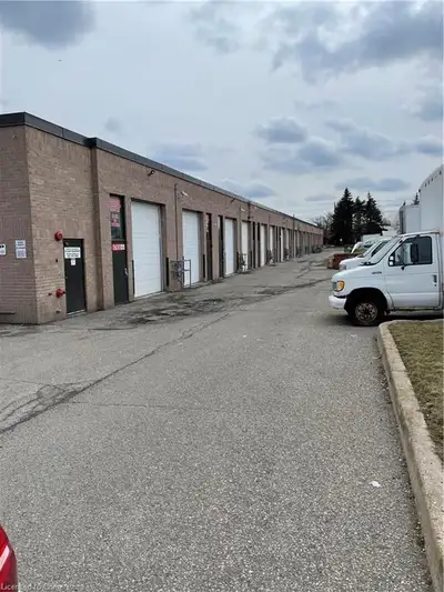 Commercial condo. Unit for sale at a prime location in Brampton. Good opportunity for investors or e...