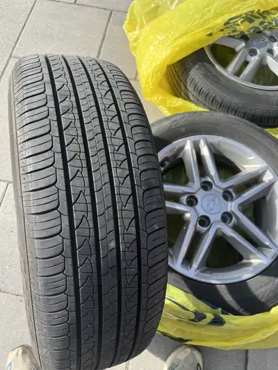 Selling a full set of 4 OEM Hyundai 16” WITH rims mounted with Nexen N'Priz AH8 all-season tires (20...