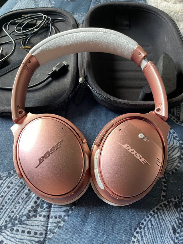 Bose - QuietComfort 35 II Wireless Noise Cancelling Headphones  in Headphones in Moncton - Image 2