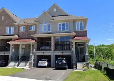 Freehold townhouse  in Oakville for lease from Aug 1