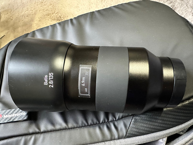 Zeiss Batis 135mm F/2.8 for Sony E mount in Cameras & Camcorders in Hamilton