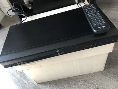 LECTEUR DVD TOSHIBA PLAYER FONCTIONNE TRÈS BIEN / WORKS REAL GOOD 30$