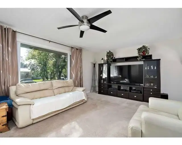 Wetaskiwin Home for Rent – 3 Bedroom Upstairs Main Floor