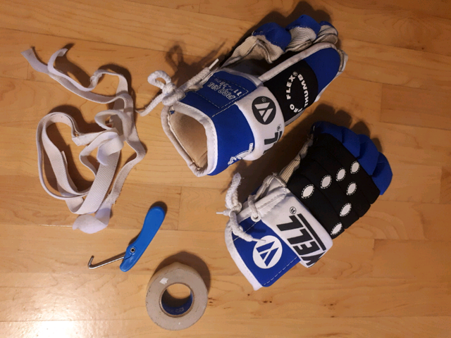 Womens Hockey Equipment in Hockey in Belleville - Image 2