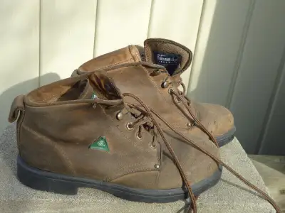 Bottes de travail renforcées avec de l'acier grandeur 10, View more