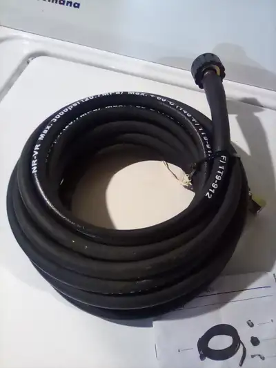 25 Foot Simoniz Pressure Washer Hose. Uses the M22 connector. Brand new open box. Retails for $80+ t...
