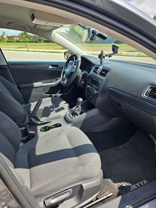 2012 Volkswagen Jetta Trendline in Cars & Trucks in City of Toronto - Image 4